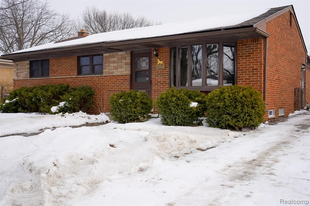 26608 Marilyn Avenue, Warren, MI 48089