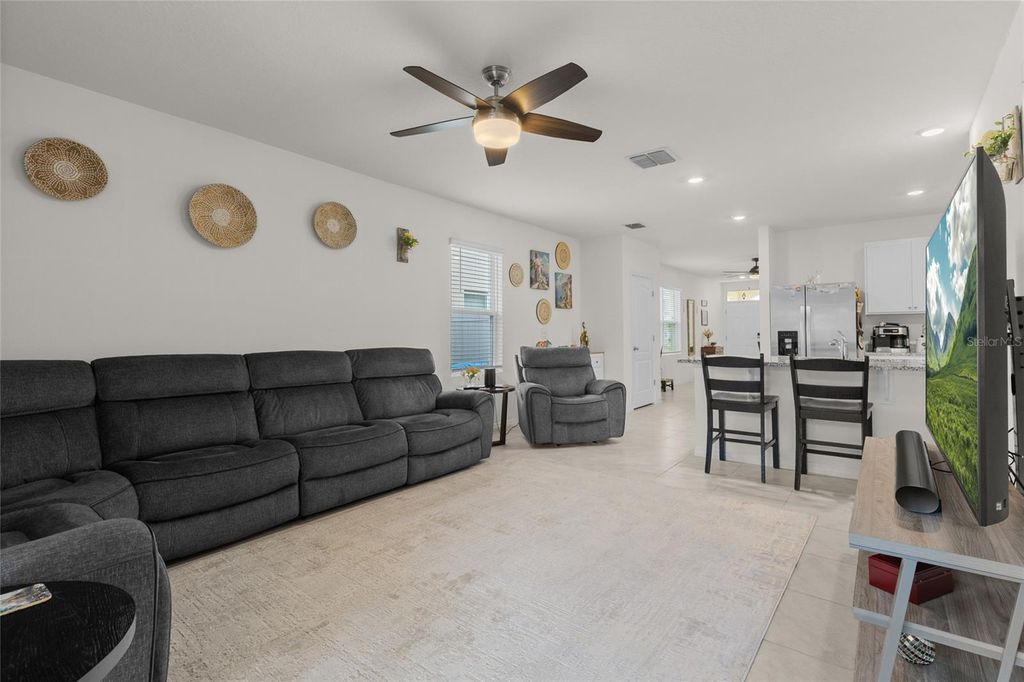 Image 2 of property listing at 1452 CUMBERLAND AVENUE, Davenport, FL 33837