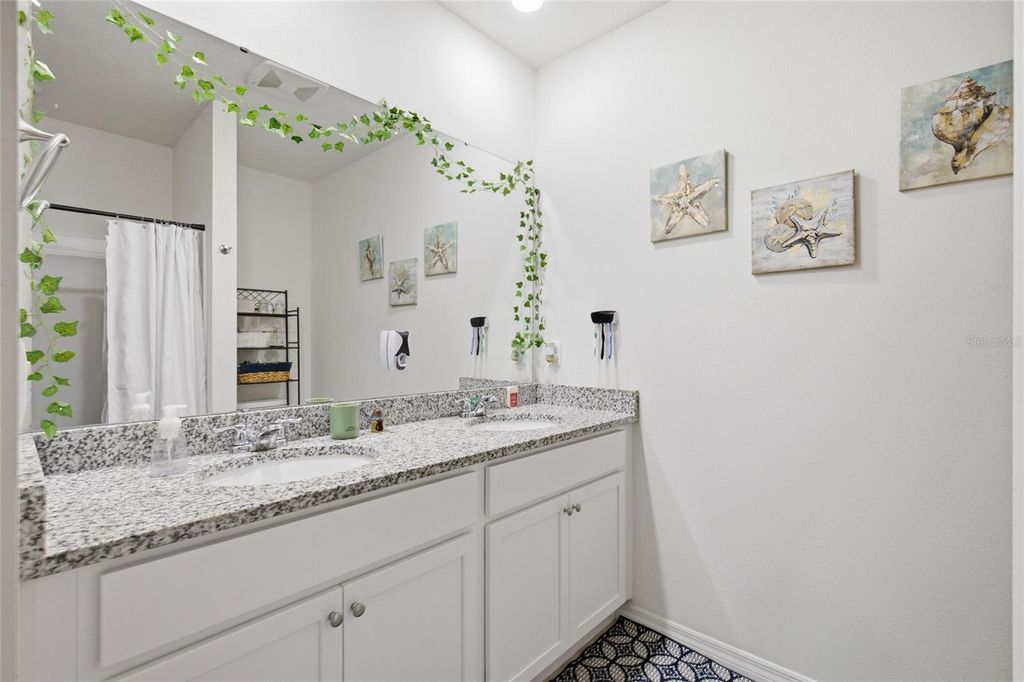 Image 11 of property listing at 1452 CUMBERLAND AVENUE, Davenport, FL 33837