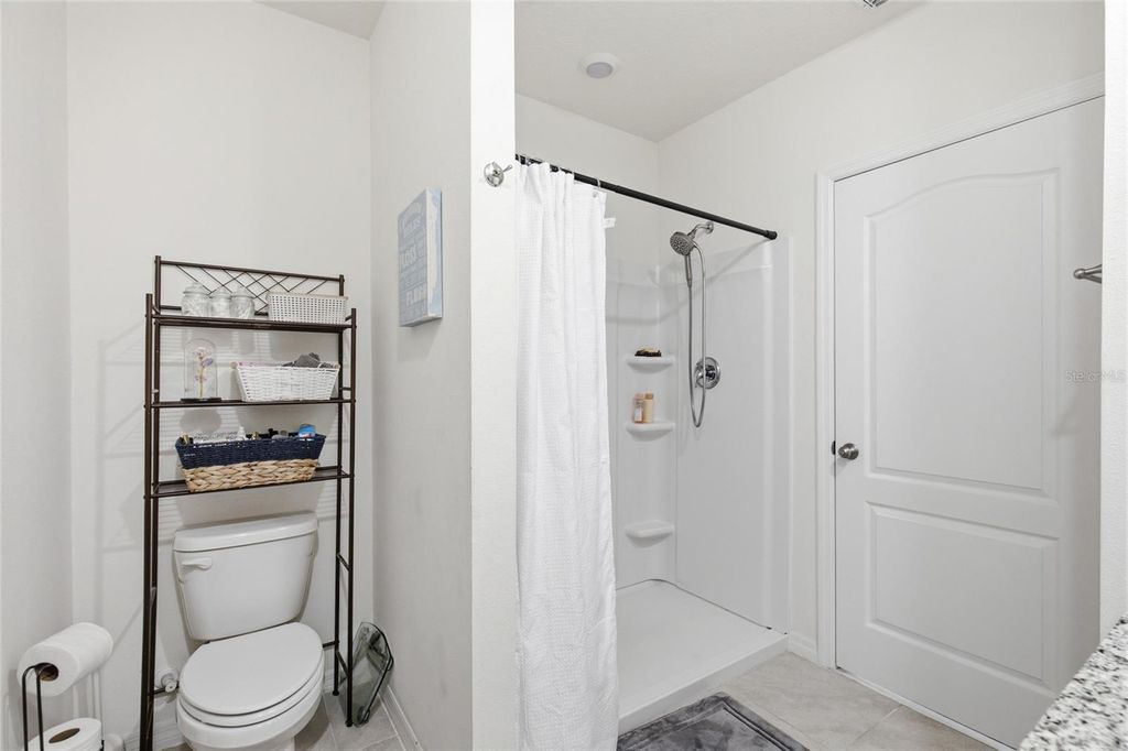 Image 12 of property listing at 1452 CUMBERLAND AVENUE, Davenport, FL 33837