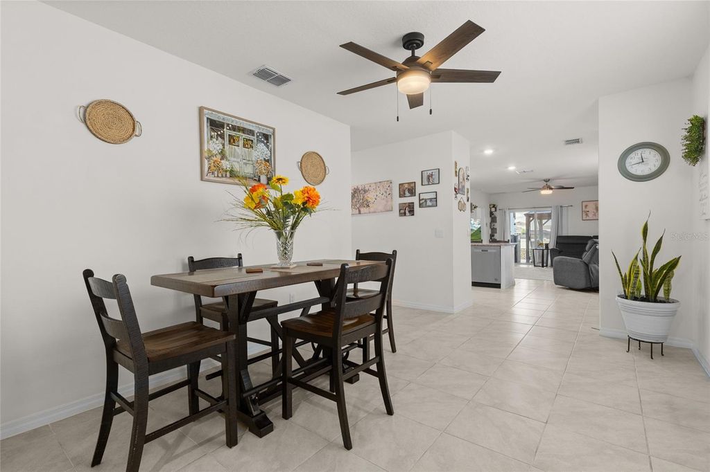 Image 16 of property listing at 1452 CUMBERLAND AVENUE, Davenport, FL 33837