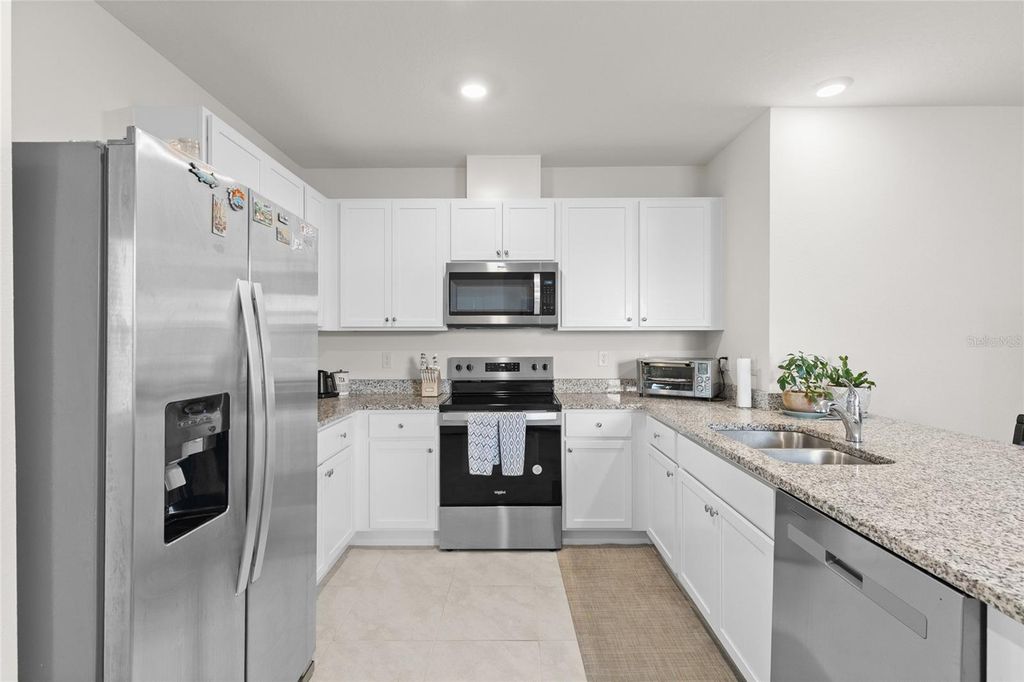 Image 3 of property listing at 1452 CUMBERLAND AVENUE, Davenport, FL 33837
