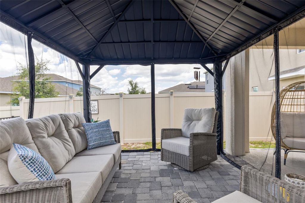 Image 4 of property listing at 1452 CUMBERLAND AVENUE, Davenport, FL 33837