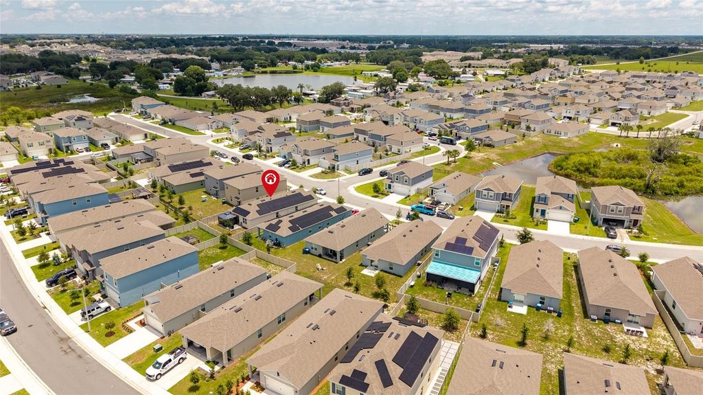 Image 32 of property listing at 1452 CUMBERLAND AVENUE, Davenport, FL 33837