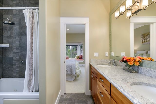 3712 88th Avenue SE, Mercer Island, WA 98040