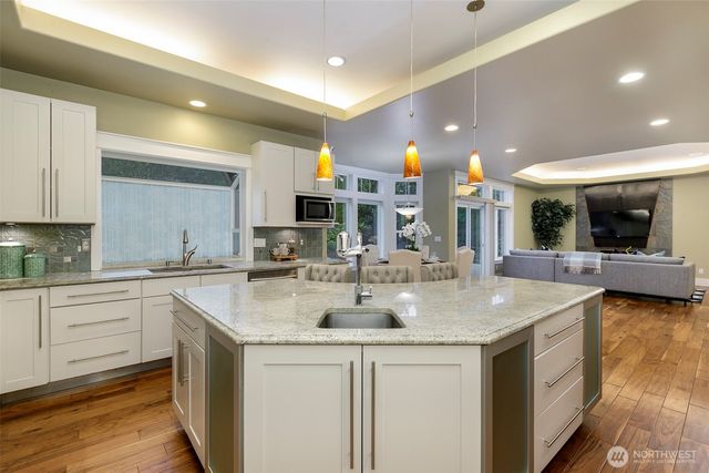 3712 88th Avenue SE, Mercer Island, WA 98040