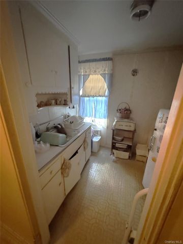 83-25 98 Street 1J, Woodhaven, NY 11421