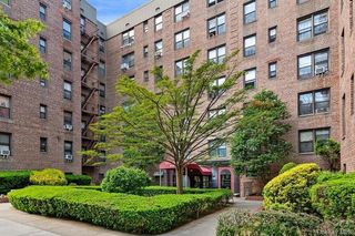 83-25 98 Street 1J, Woodhaven, NY 11421