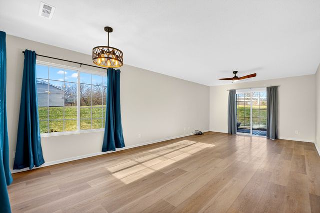 7636 Creek Bend 7636, Rockford, IL 61114