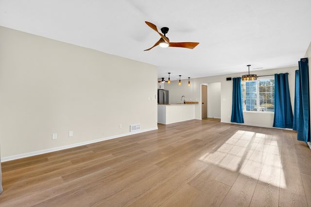 7636 Creek Bend 7636, Rockford, IL 61114