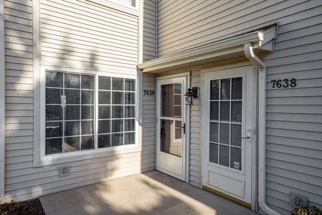 7636 Creek Bend 7636, Rockford, IL 61114