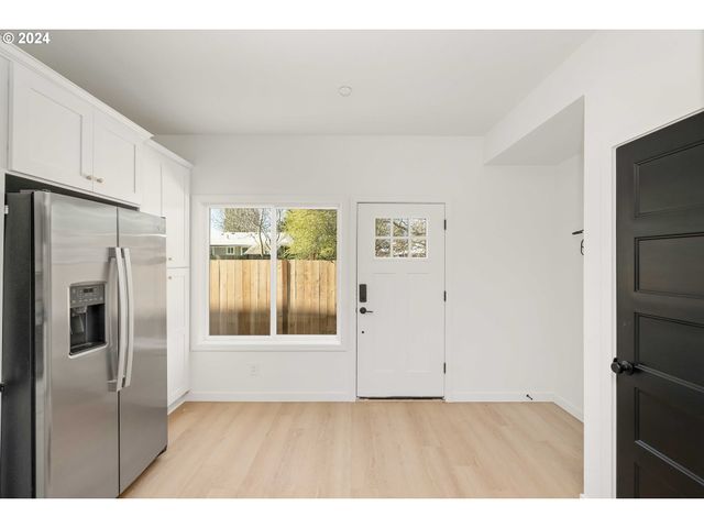 6061 Ne SIMPSON St, Portland, OR 97218