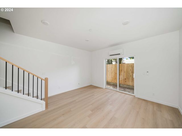 6061 Ne SIMPSON St, Portland, OR 97218