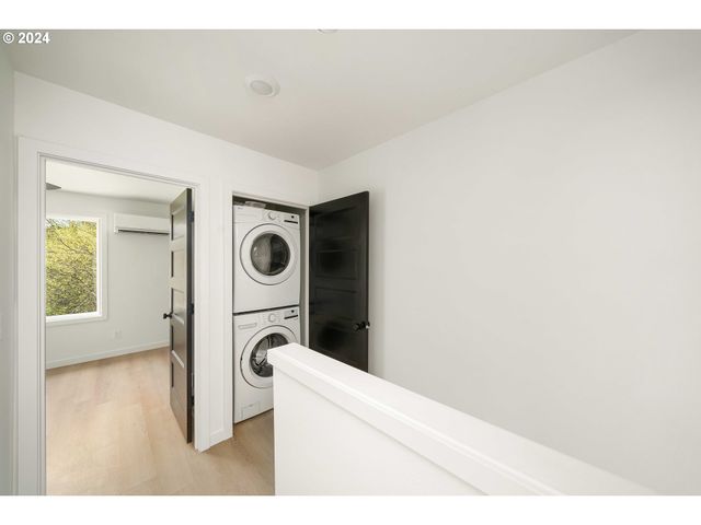 6061 Ne SIMPSON St, Portland, OR 97218