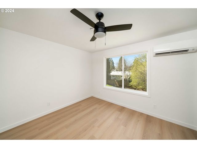 6061 Ne SIMPSON St, Portland, OR 97218