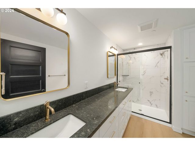 6061 Ne SIMPSON St, Portland, OR 97218