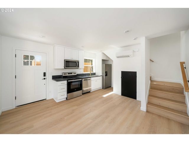 6061 Ne SIMPSON St, Portland, OR 97218