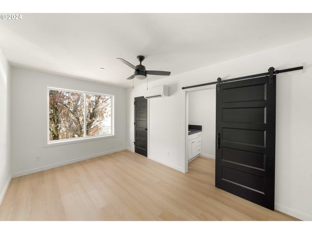 6061 Ne SIMPSON St, Portland, OR 97218