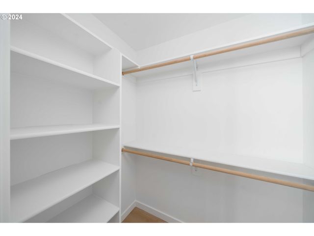 6061 Ne SIMPSON St, Portland, OR 97218