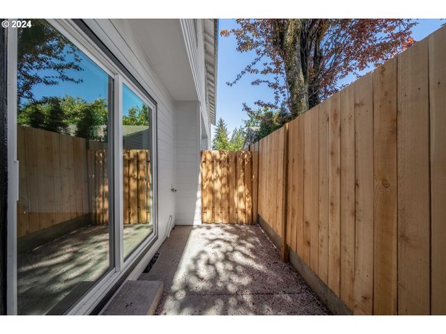 6061 Ne SIMPSON St, Portland, OR 97218