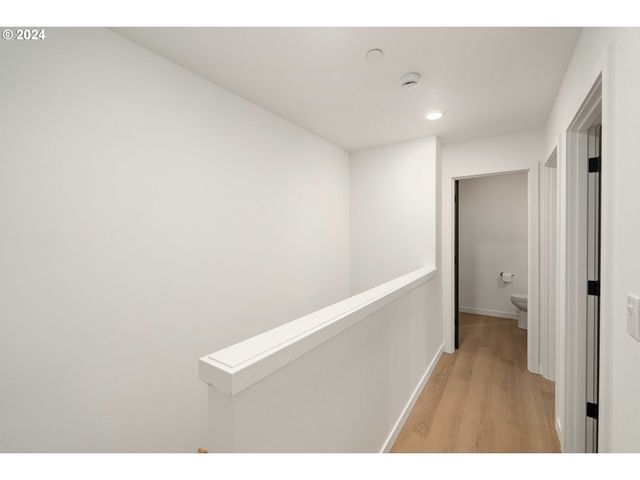 6061 Ne SIMPSON St, Portland, OR 97218