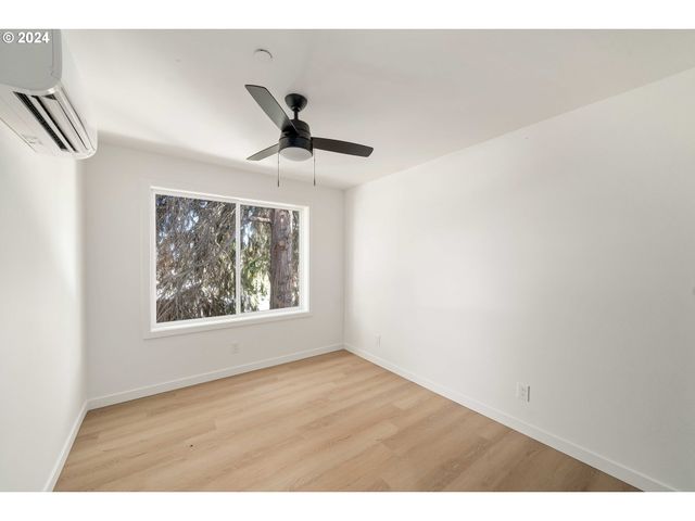 6061 Ne SIMPSON St, Portland, OR 97218