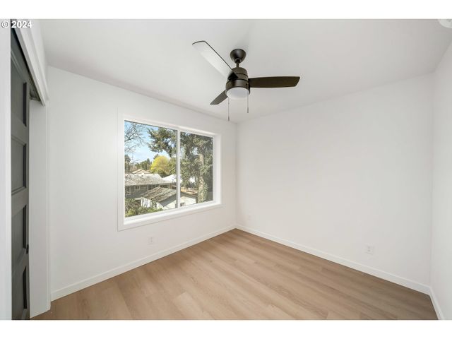 6061 Ne SIMPSON St, Portland, OR 97218