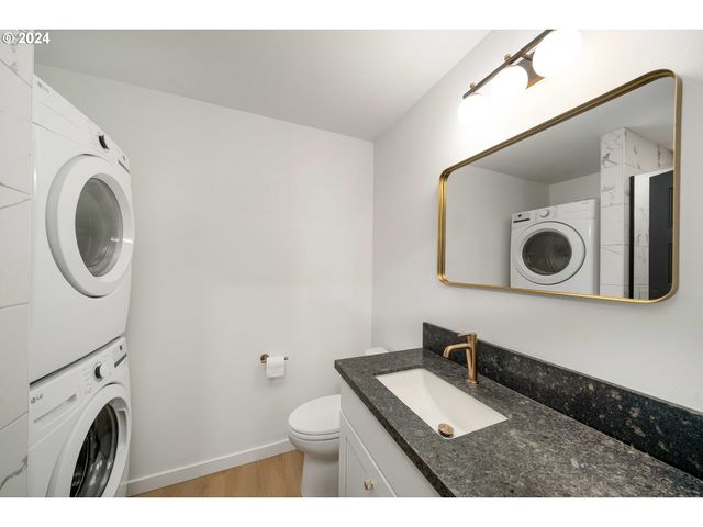 6061 Ne SIMPSON St, Portland, OR 97218