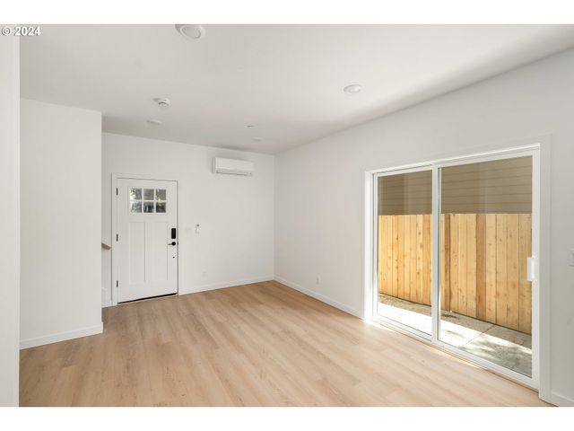 6061 Ne SIMPSON St, Portland, OR 97218