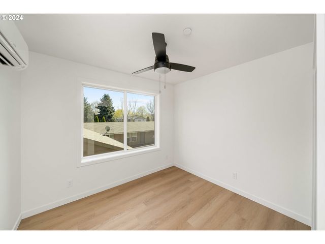 6061 Ne SIMPSON St, Portland, OR 97218