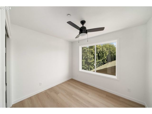 6061 Ne SIMPSON St, Portland, OR 97218