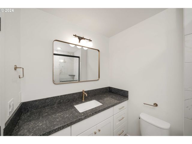 6061 Ne SIMPSON St, Portland, OR 97218