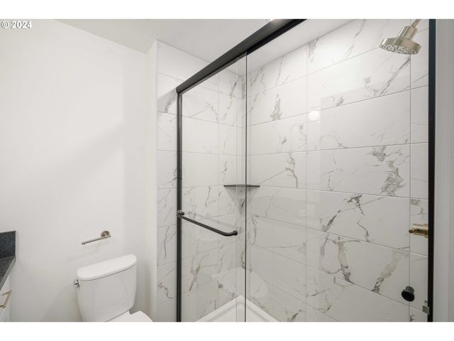 6061 Ne SIMPSON St, Portland, OR 97218