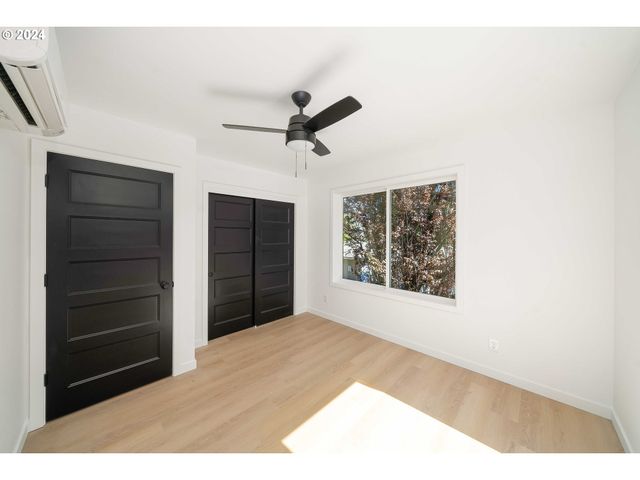 6061 Ne SIMPSON St, Portland, OR 97218