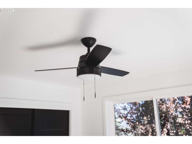 6061 Ne SIMPSON St, Portland, OR 97218