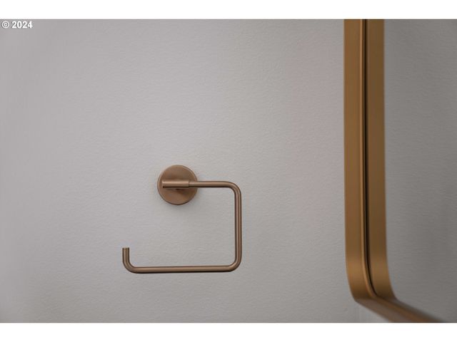 6061 Ne SIMPSON St, Portland, OR 97218