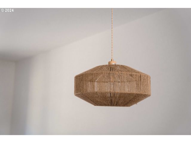 6061 Ne SIMPSON St, Portland, OR 97218