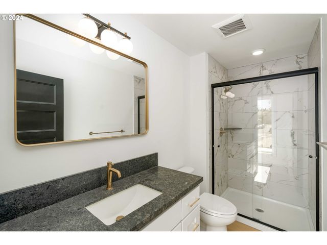 6061 Ne SIMPSON St, Portland, OR 97218