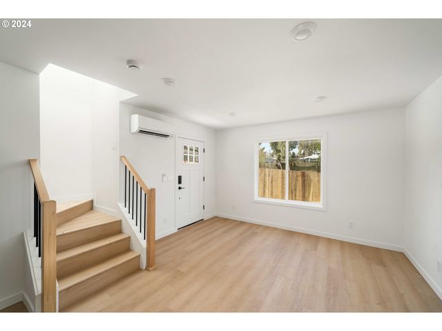 6061 Ne SIMPSON St, Portland, OR 97218