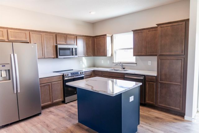 1219 Stone Lane, Waverly, IA 50677