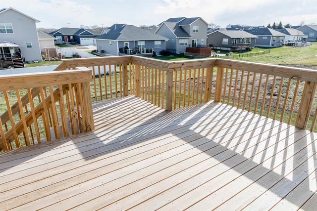 1219 Stone Lane, Waverly, IA 50677