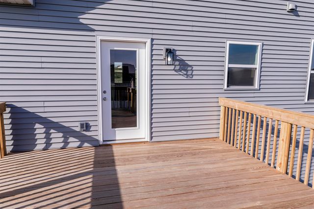 1219 Stone Lane, Waverly, IA 50677