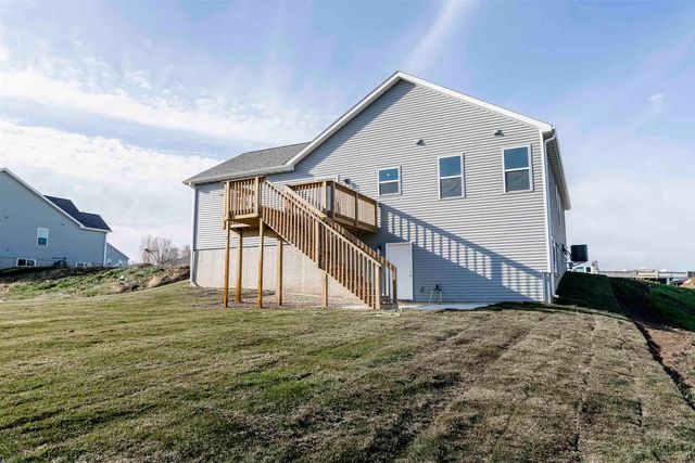 1219 Stone Lane, Waverly, IA 50677