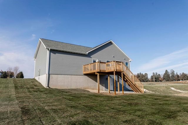 1219 Stone Lane, Waverly, IA 50677