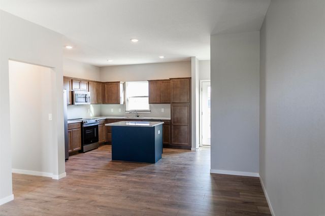 1219 Stone Lane, Waverly, IA 50677