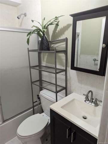 10506 Pinegrove Street 2nd fl, Jamaica, NY 11435