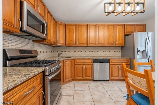 22 Borelle Sq, Sayreville Boro, NJ 08859