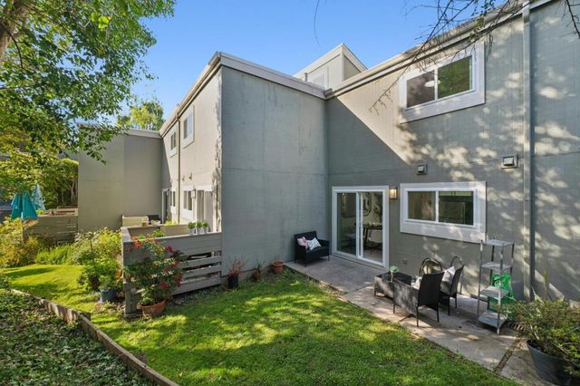 4028 Farm Hill Boulevard 5, Redwood City, CA 94061