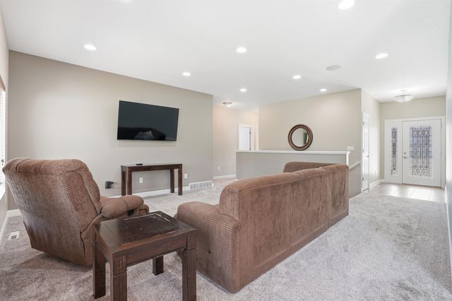 4316 Wedgewood Drive, Cedar Falls, IA 50613