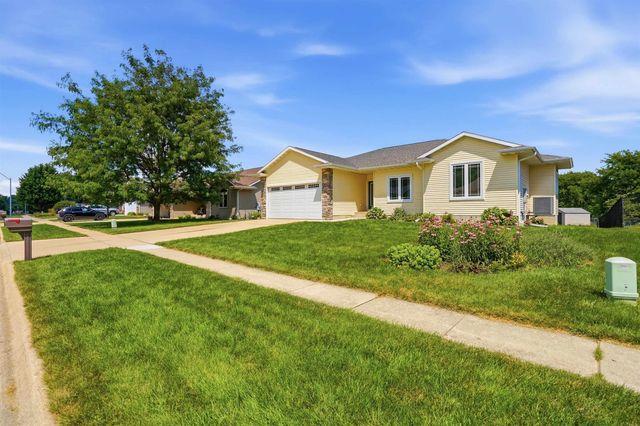 4316 Wedgewood Drive, Cedar Falls, IA 50613